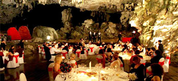 emeraude-cruise-party-halong-cave