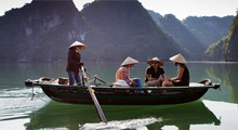 paloma-cruise-visit-vung-vieng-fishing-village-local-rowing-boat