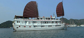 halong-phoenix-cruise
