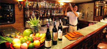 halong-emeraude-cruise-bar