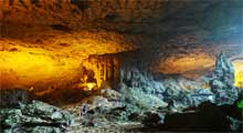 halong-emotion-cruise-3-days-tour-surprising-cave