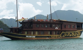valentine-halong-bay-tour-3-days