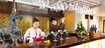 violet-cruise-bar